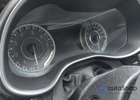 2015 Chrysler 200 C z USA, uszkodzony, nr VIN 1C3CCCCG2FN517038